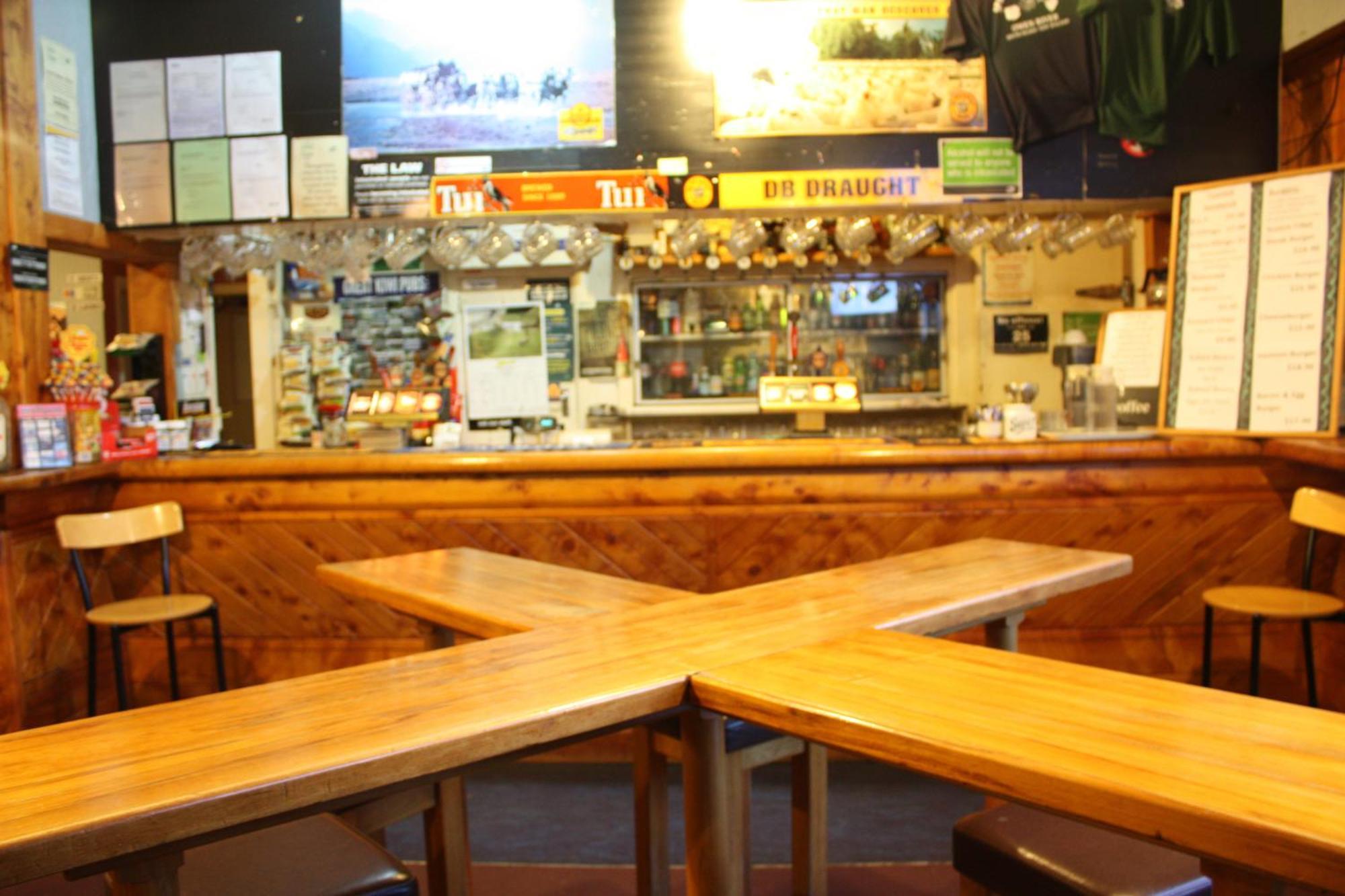 Owen River Tavern & Motels Экстерьер фото