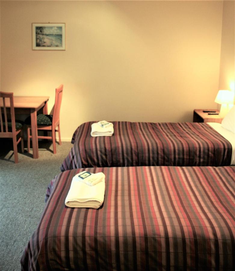 Owen River Tavern & Motels Экстерьер фото