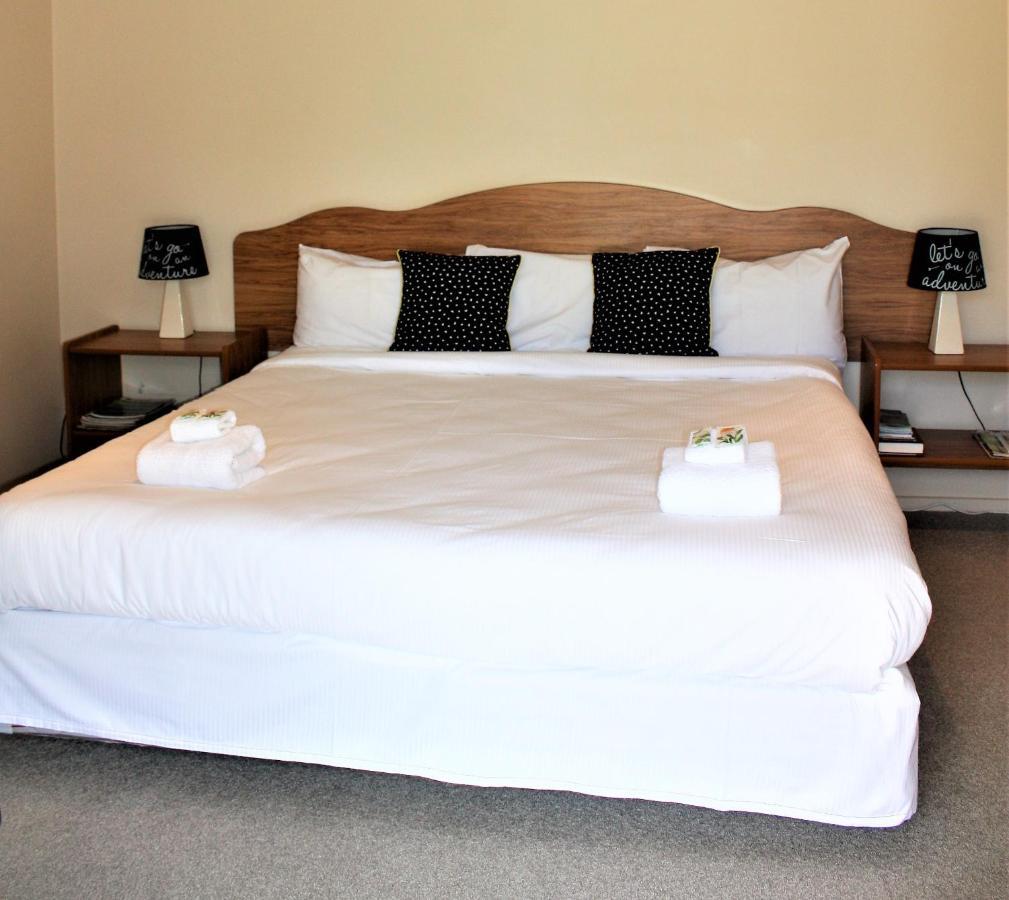 Owen River Tavern & Motels Экстерьер фото