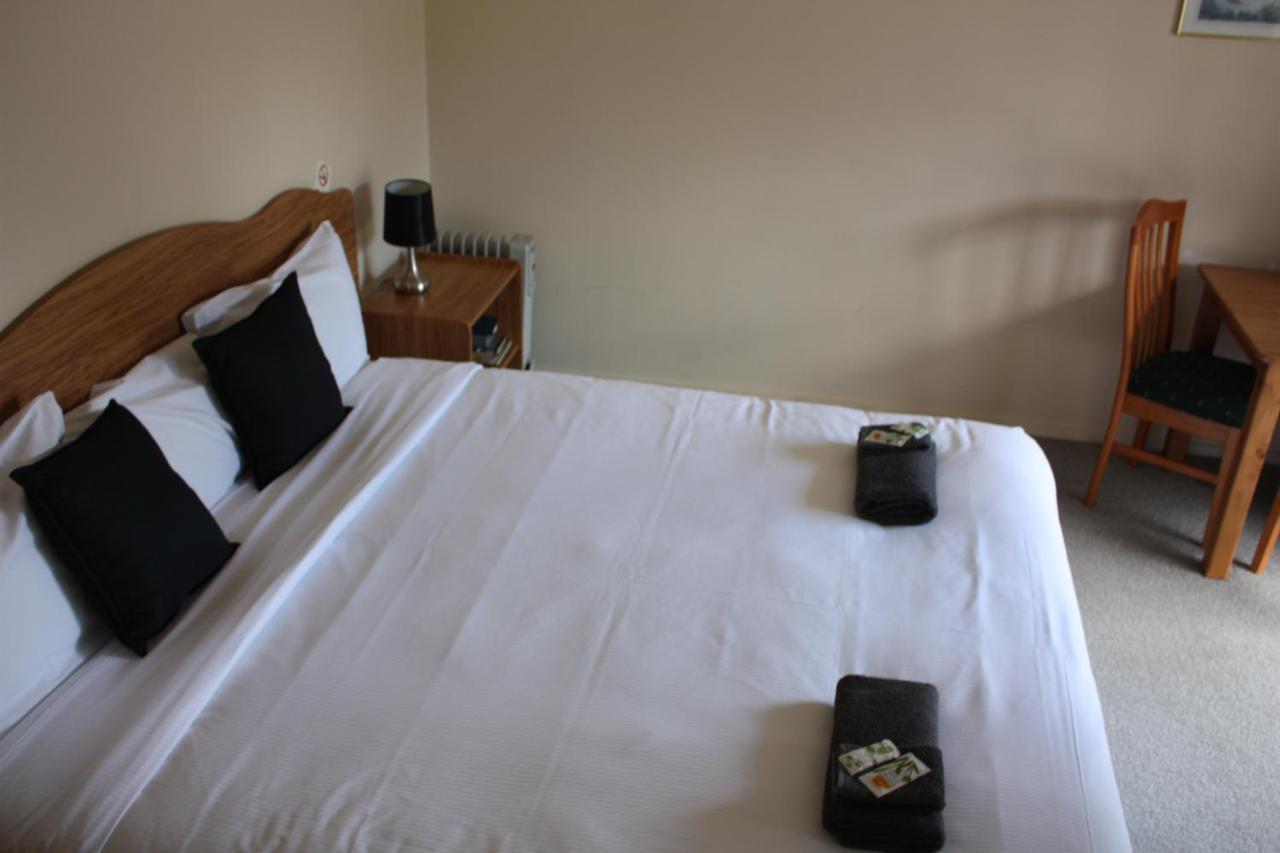 Owen River Tavern & Motels Экстерьер фото
